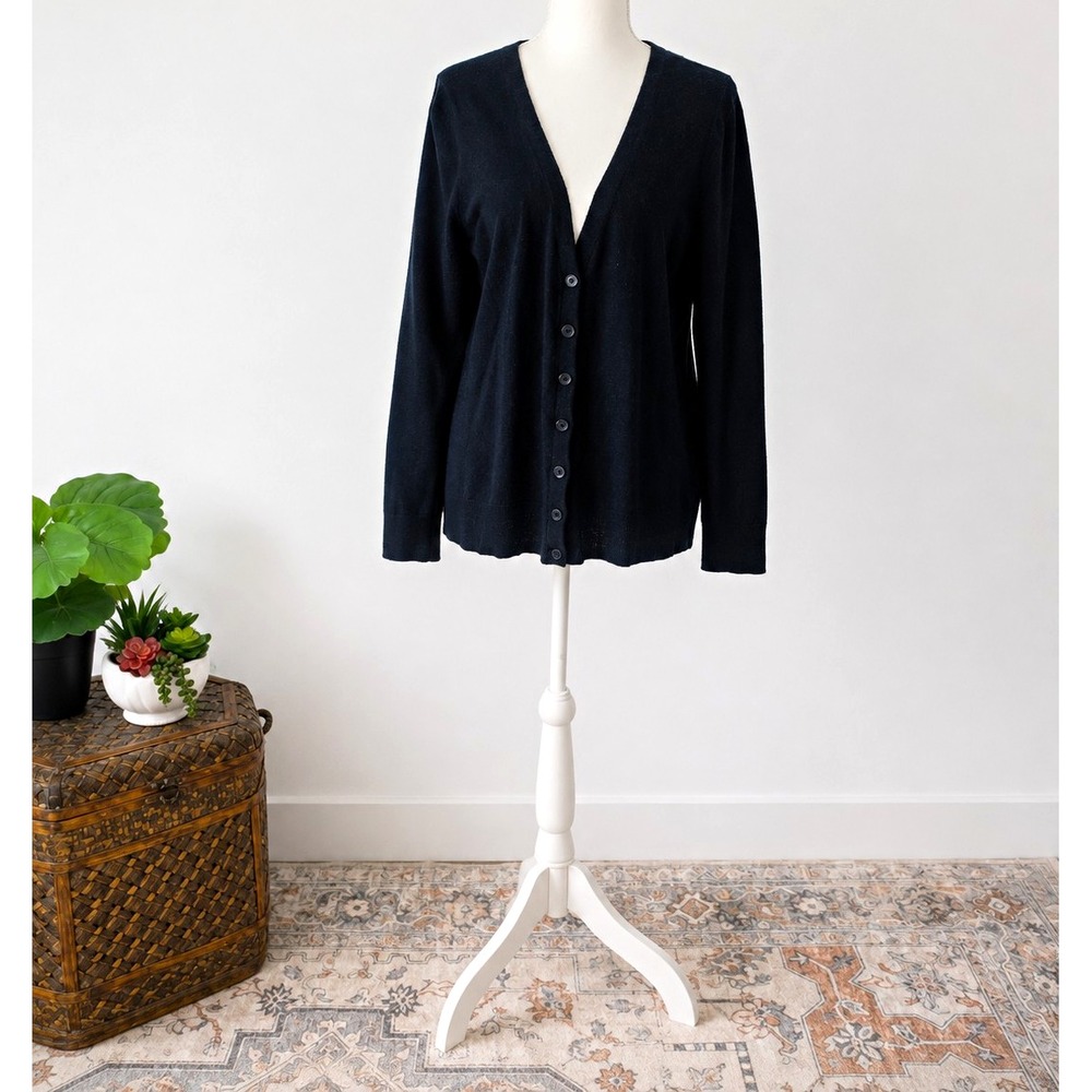 Tahari Extrafine Merino Wool V-Neck Button-Front Cardigan Sweater Black L